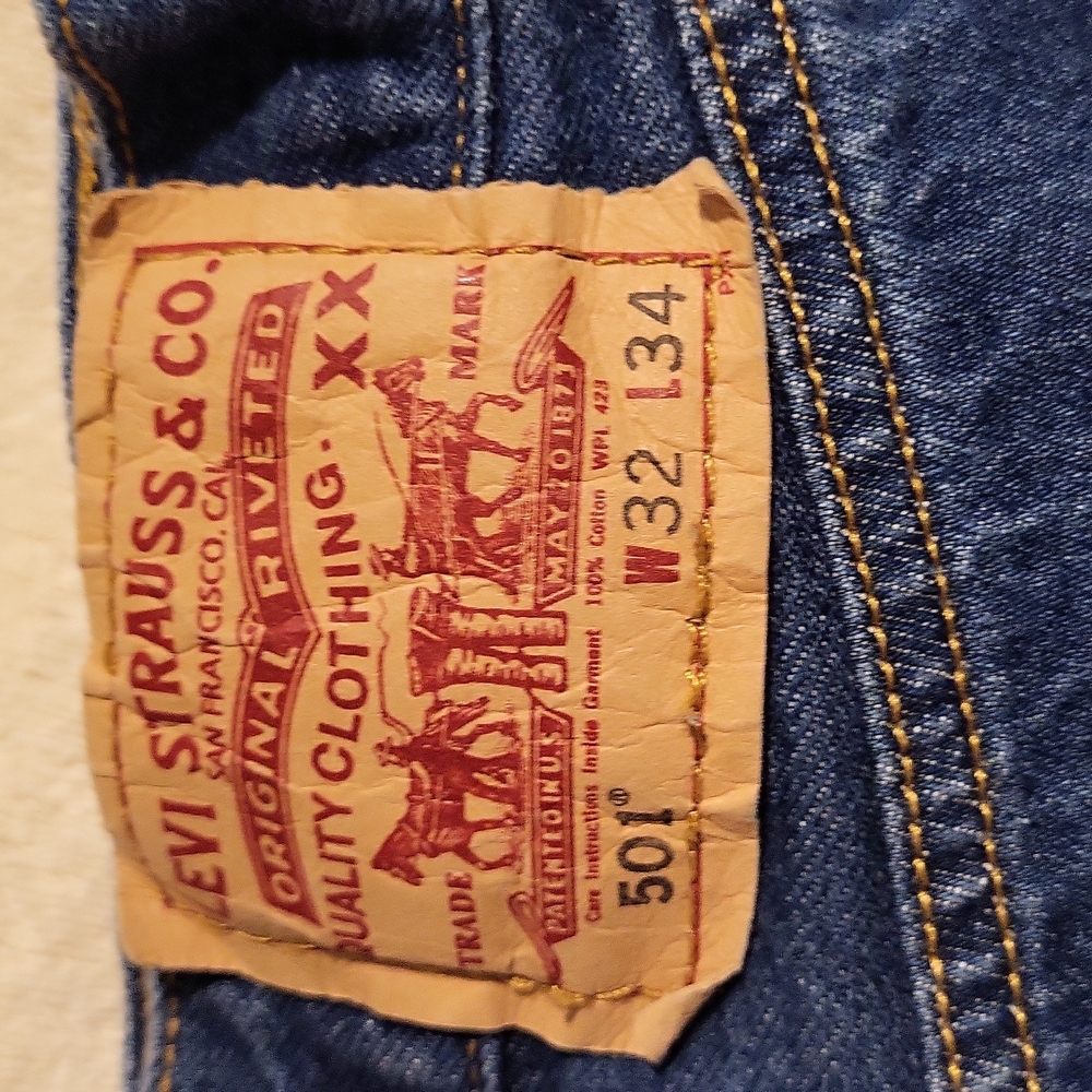 Levis 501 button fly w32 l34